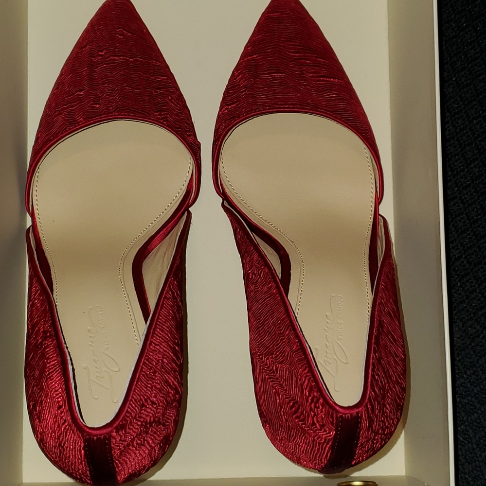 Dark red pumps